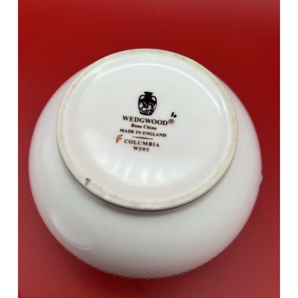 Wedgwood Columbia White Green Trim: Sugar Bowl & Lid 3 3/4